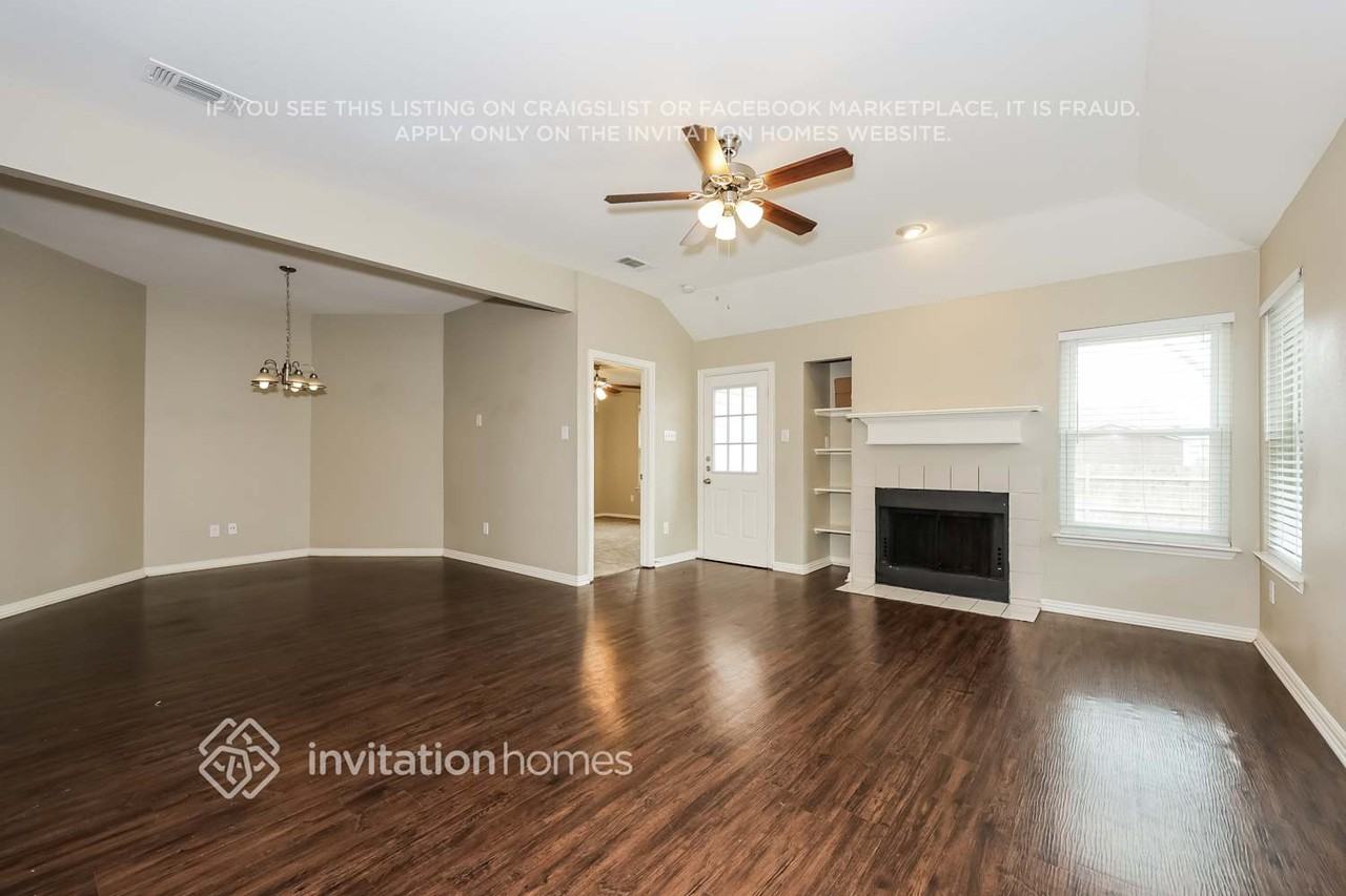 2309 Brookview Dr - Photo 3 of 17