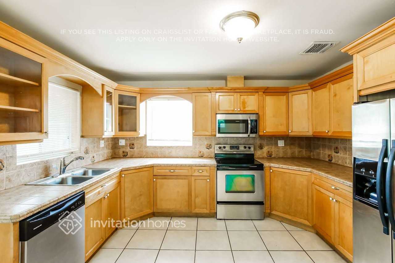 6740 Sw 10th Ct - Photo 7 of 17