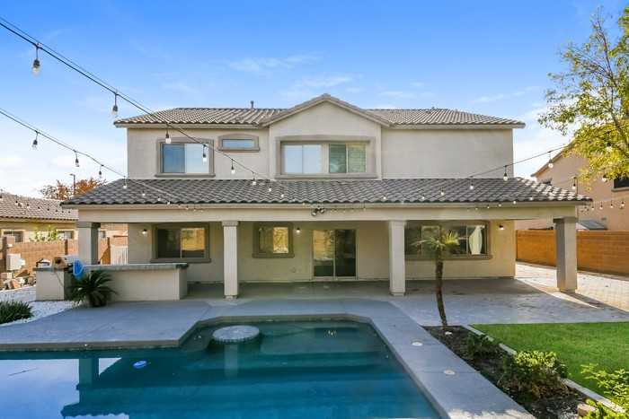 2740 E Courtney St - Photo 2 of 25