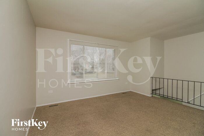 1039 Abbot Ln - Photo 3 of 15