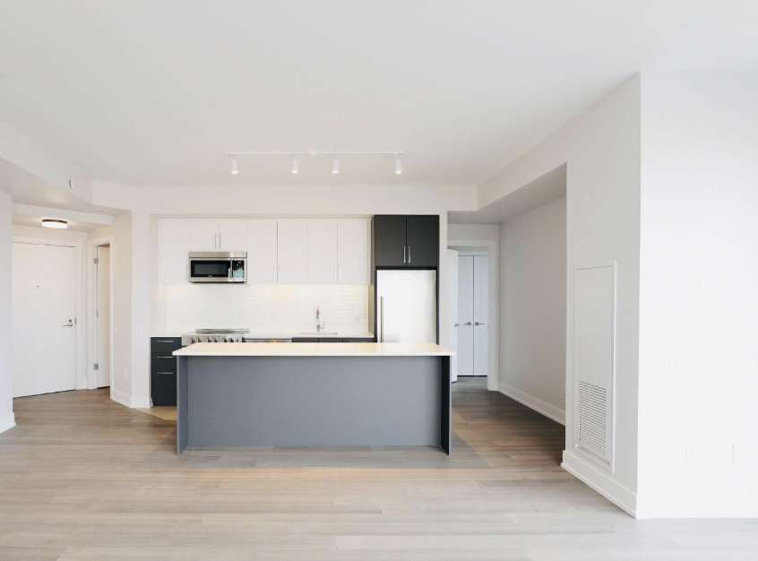 111 Bathurst Street #06 - Photo 3 of 7