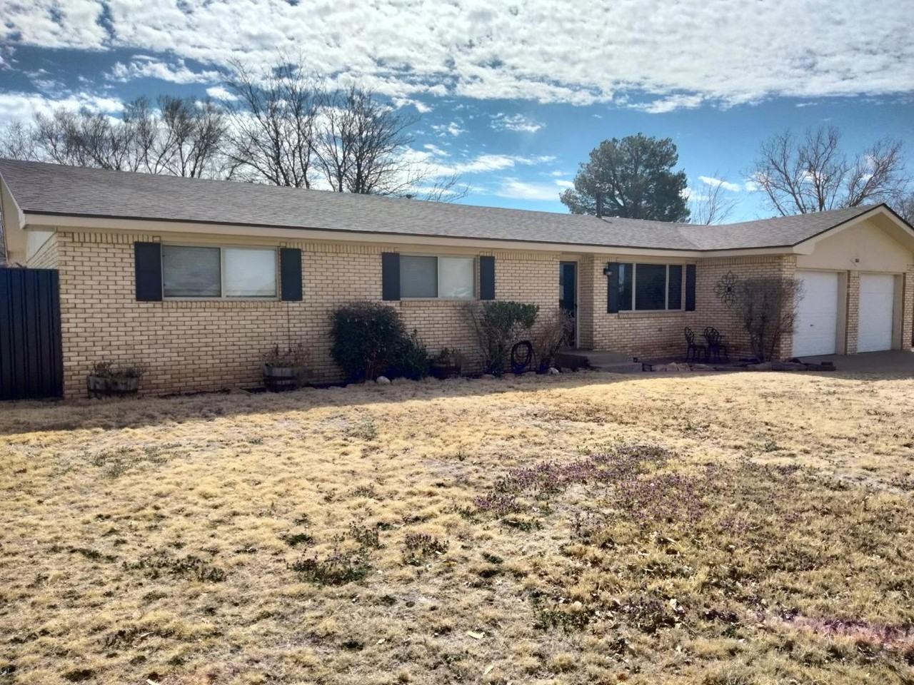 1801 Glenarm Dr - Photo 3 of 10