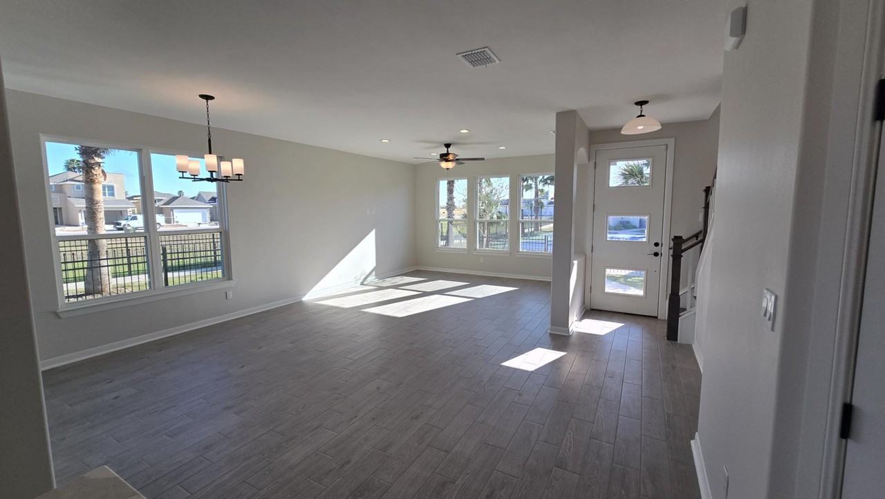 10320 N 15th St - Photo 3 of 11