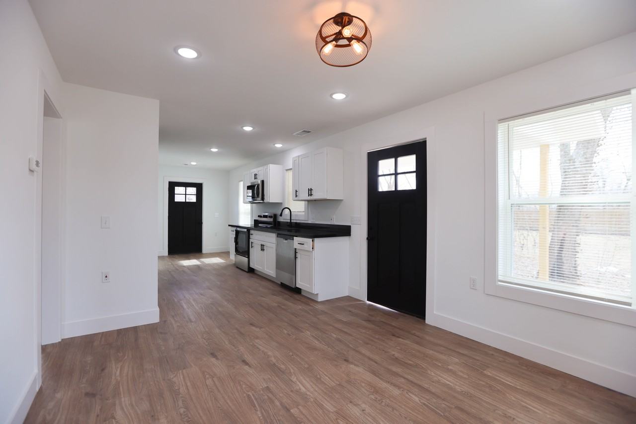 313 Douglas St #NA - Photo 2 of 13