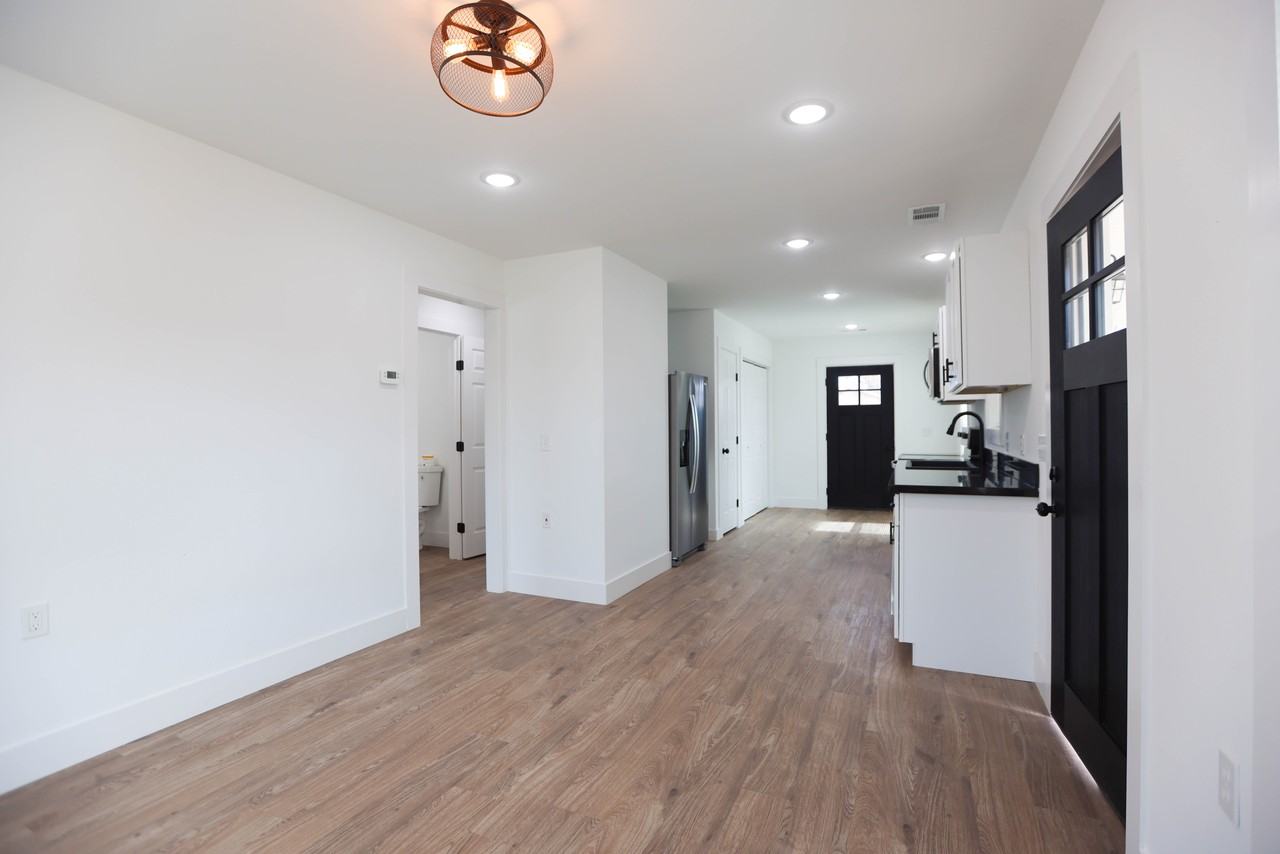 313 Douglas St #NA - Photo 3 of 13