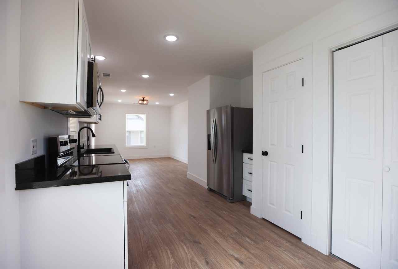 313 Douglas St #NA - Photo 4 of 13