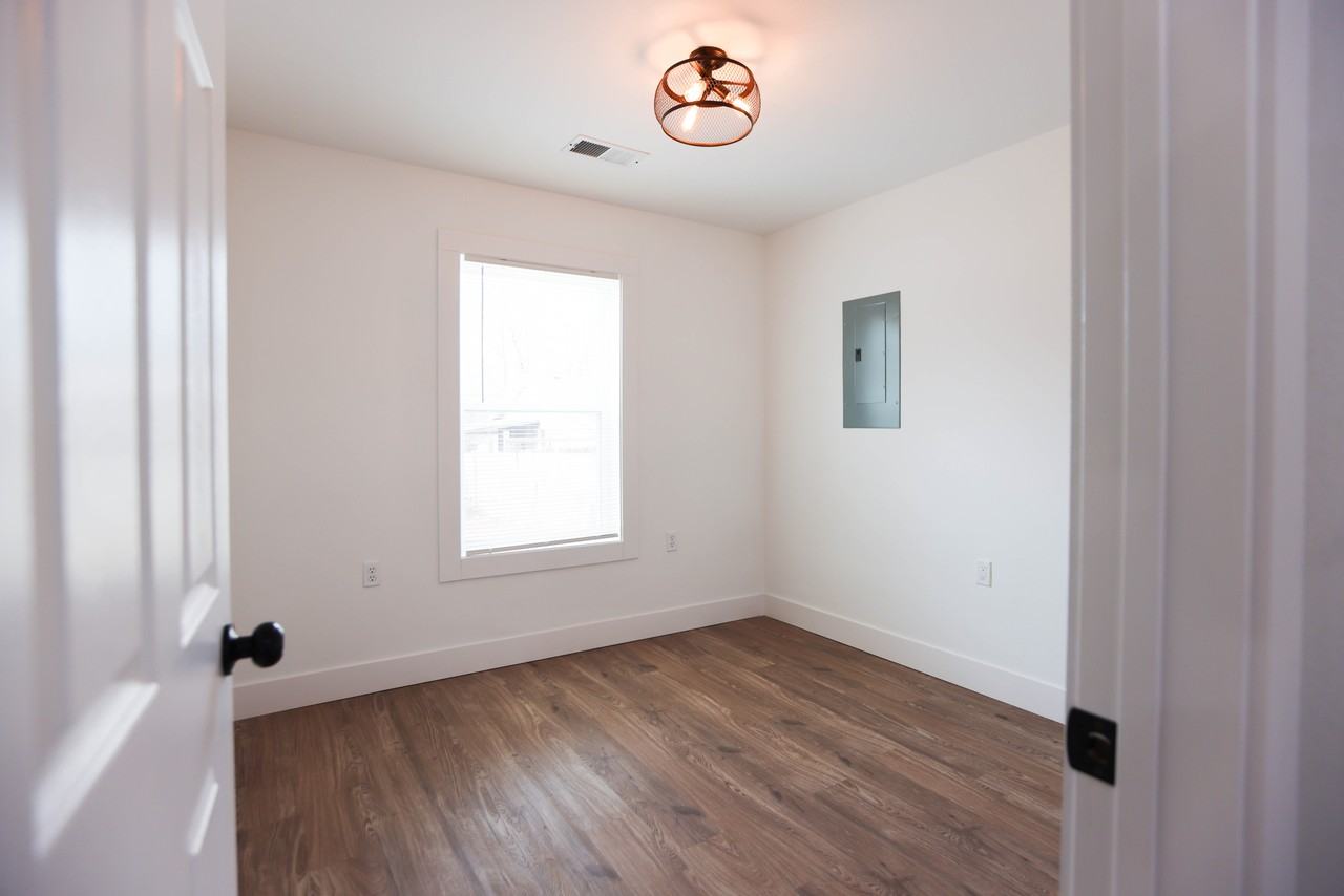 313 Douglas St #NA - Photo 7 of 13