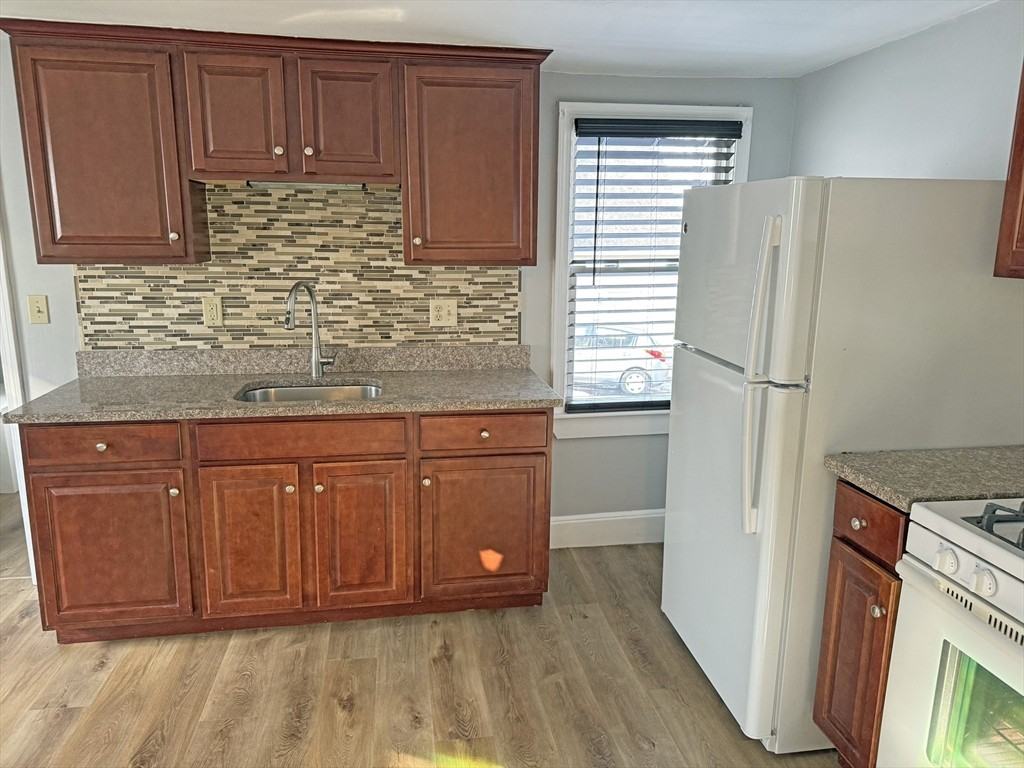 1820 Franklin St #18 - Photo 2 of 9