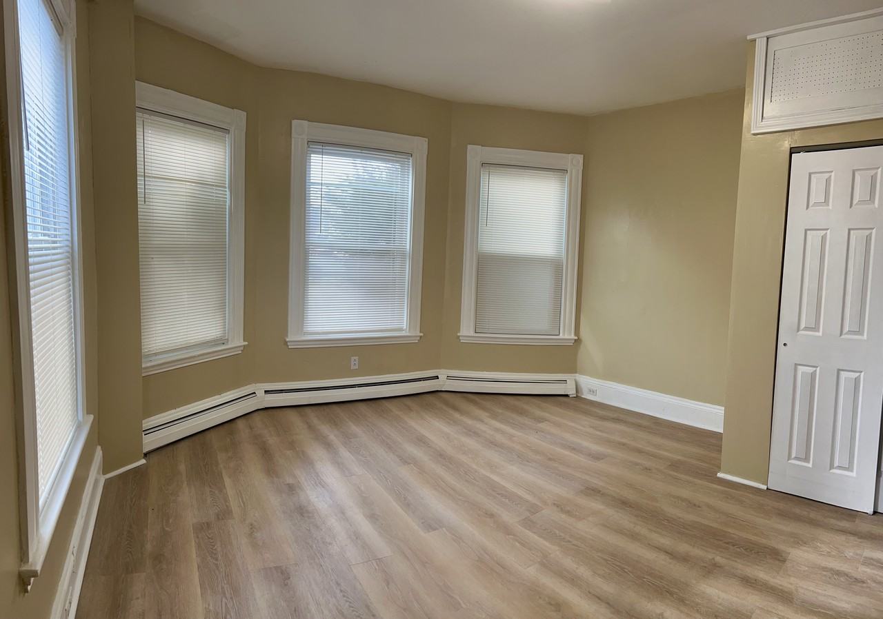 1038 Hyde Park Ave #NA - Photo 2 of 5