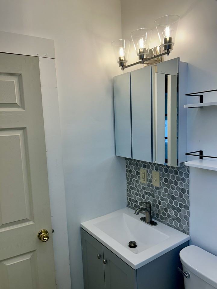 1038 Hyde Park Ave #NA - Photo 3 of 5