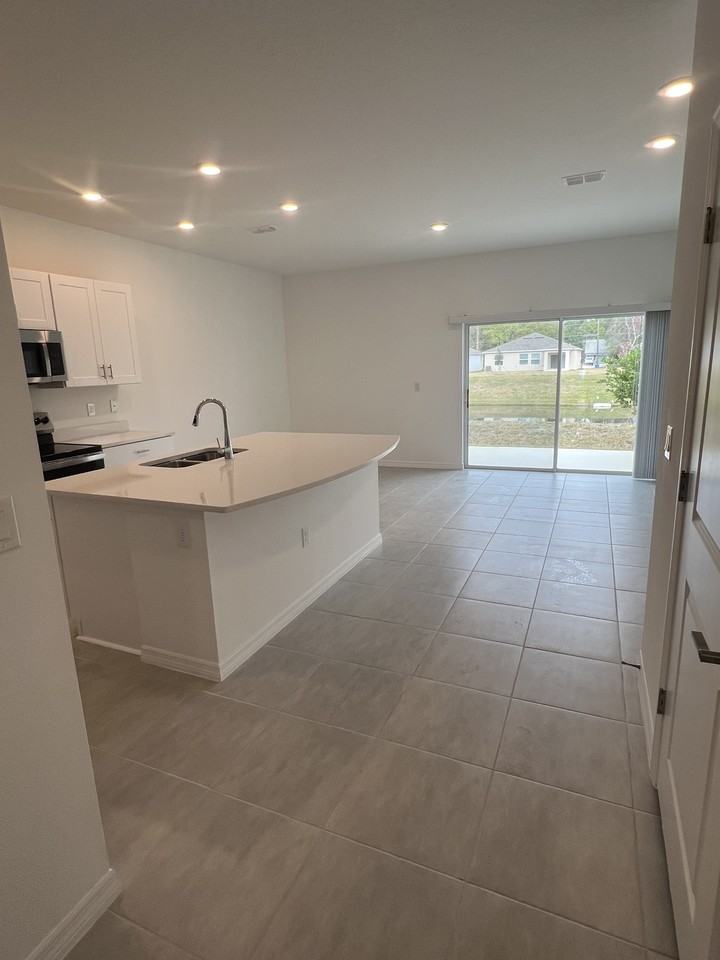 201 River Front Way - Photo 2 of 8