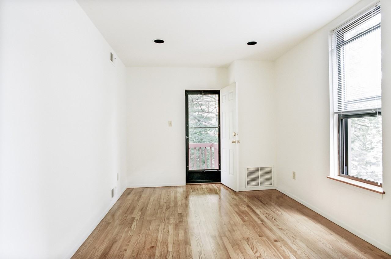 6327 Howe St #3 - Photo 3 of 5