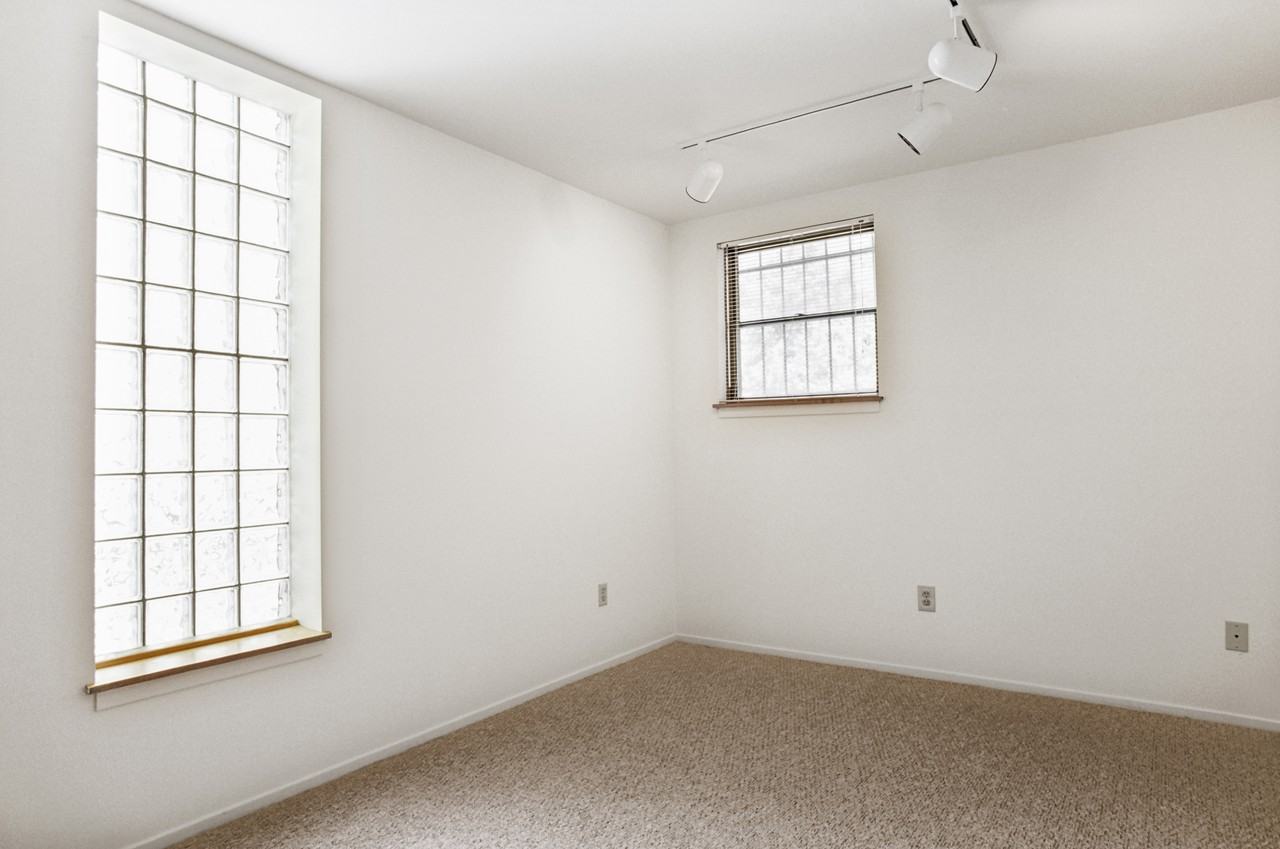 6327 Howe St #3 - Photo 4 of 5