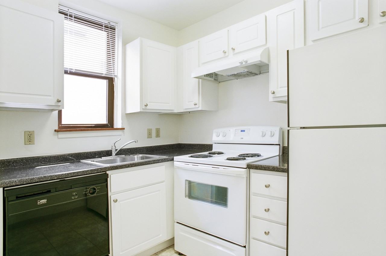 6327 Howe St #3 - Photo 5 of 5