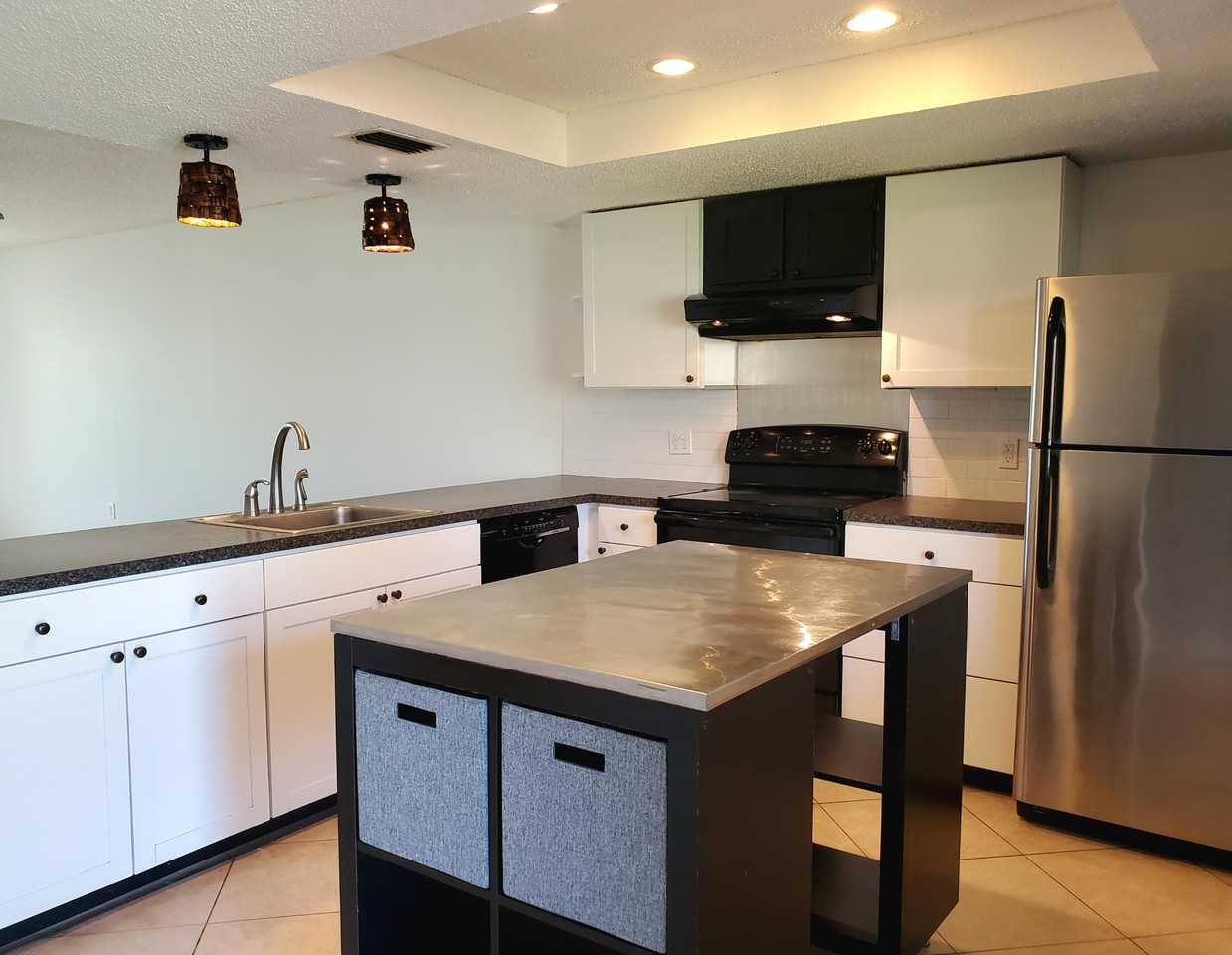 2948 Bancroft Cir E #D - Photo 3 of 20