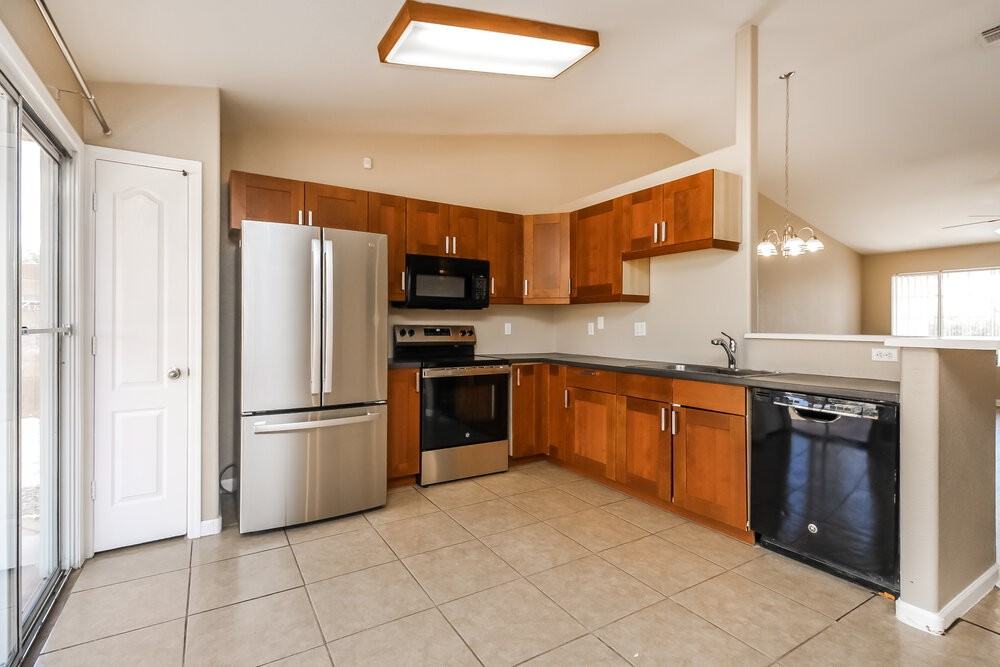 11346 E Dartmouth St - Photo 6 of 16