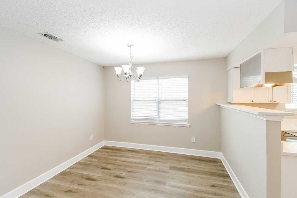 8070 Marseilles Dr - Photo 6 of 16