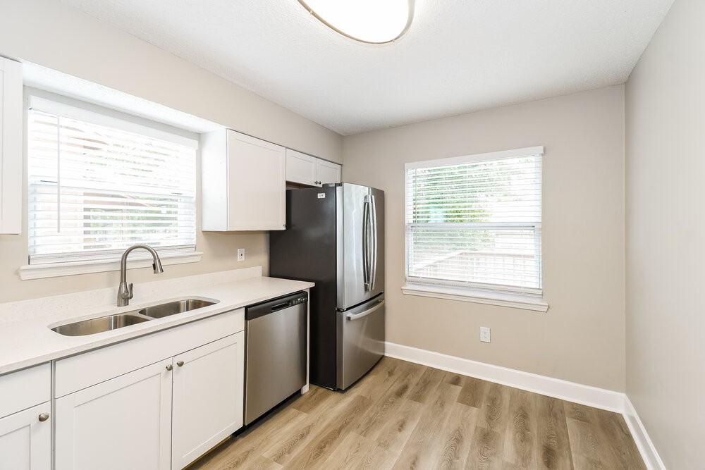 8070 Marseilles Dr - Photo 7 of 16