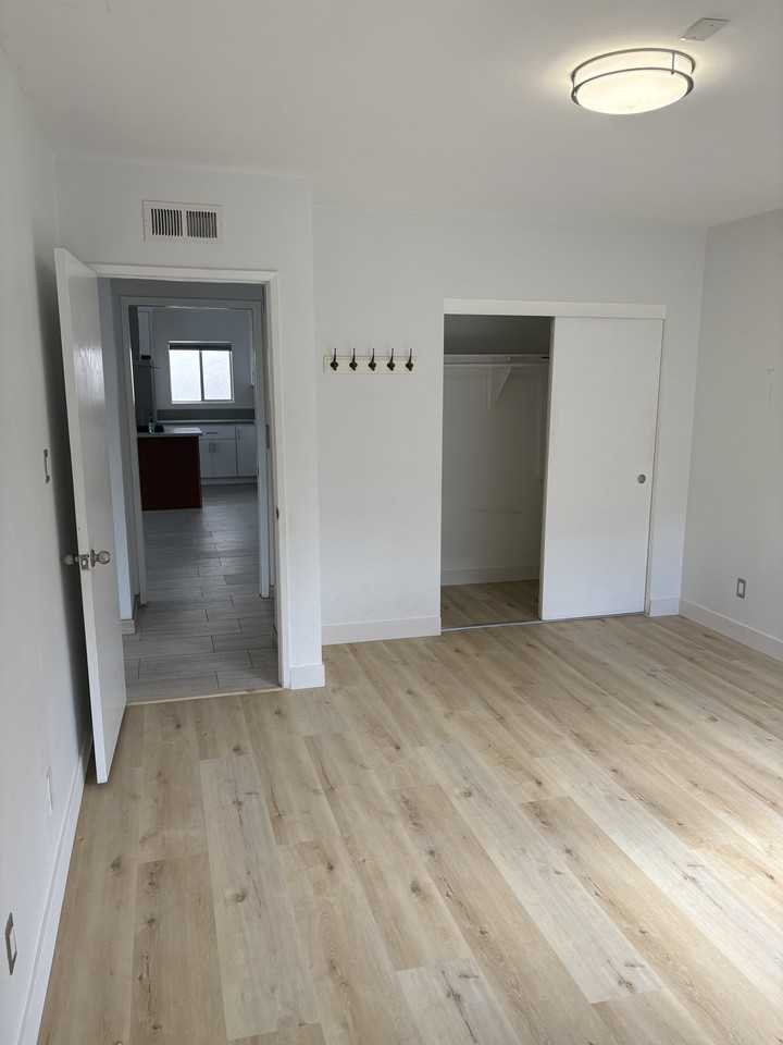 856 Westmount Drive #5 - Photo 6 of 9