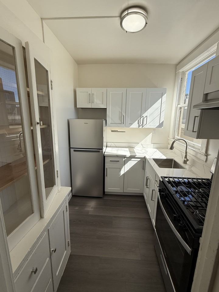 1067 Valencia Street #12 - Photo 5 of 10