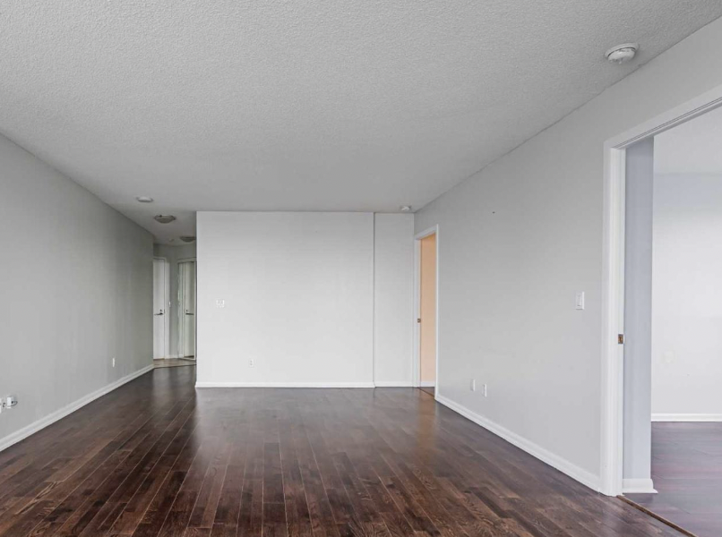 215 Fort York Boulevard - Photo 2 of 10