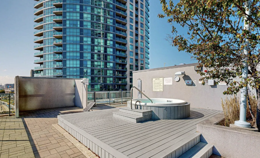 215 Fort York Boulevard - Photo 7 of 10