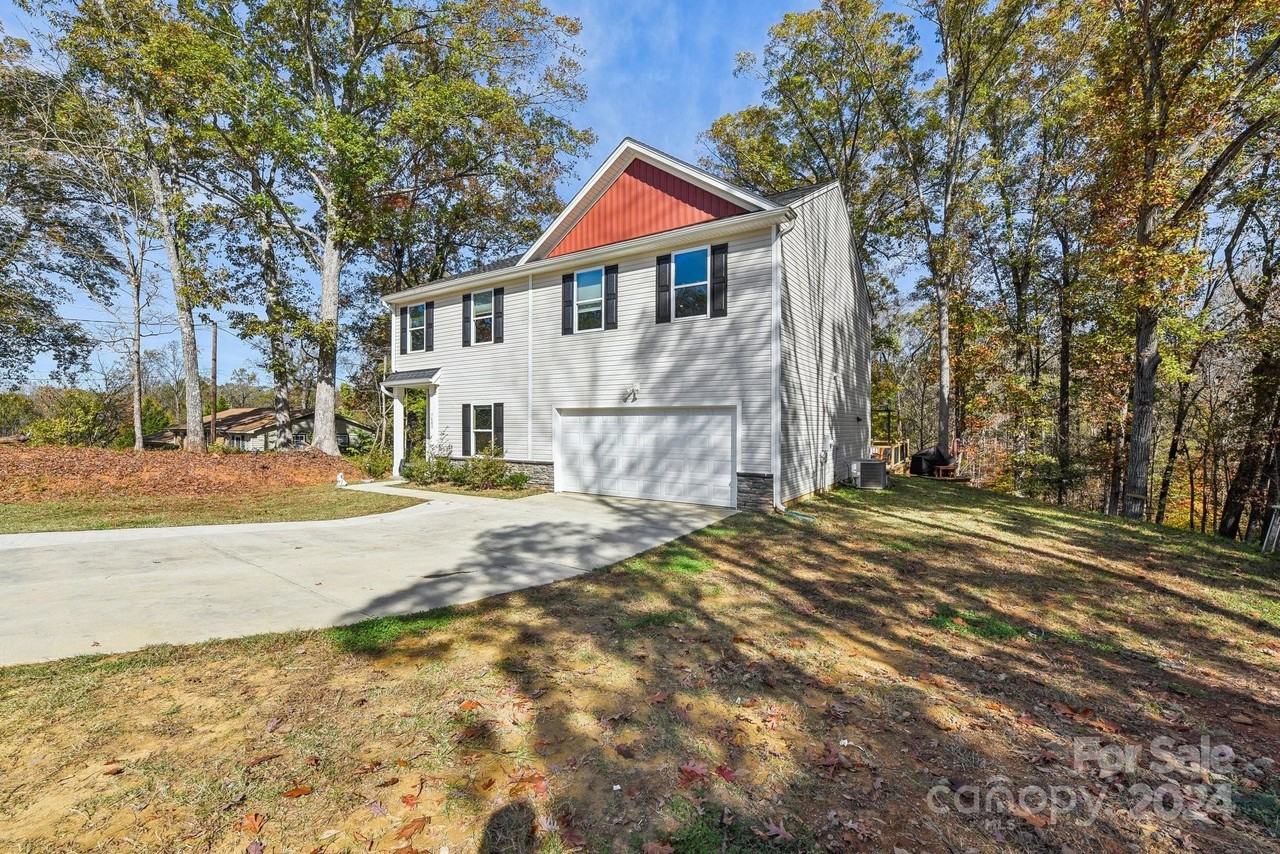 7608 Denbur Dr - Photo 3 of 17