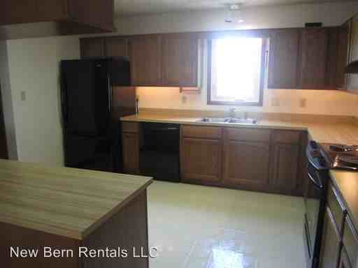 11 Eastern Shore Townhouses - Photo 3 of 22