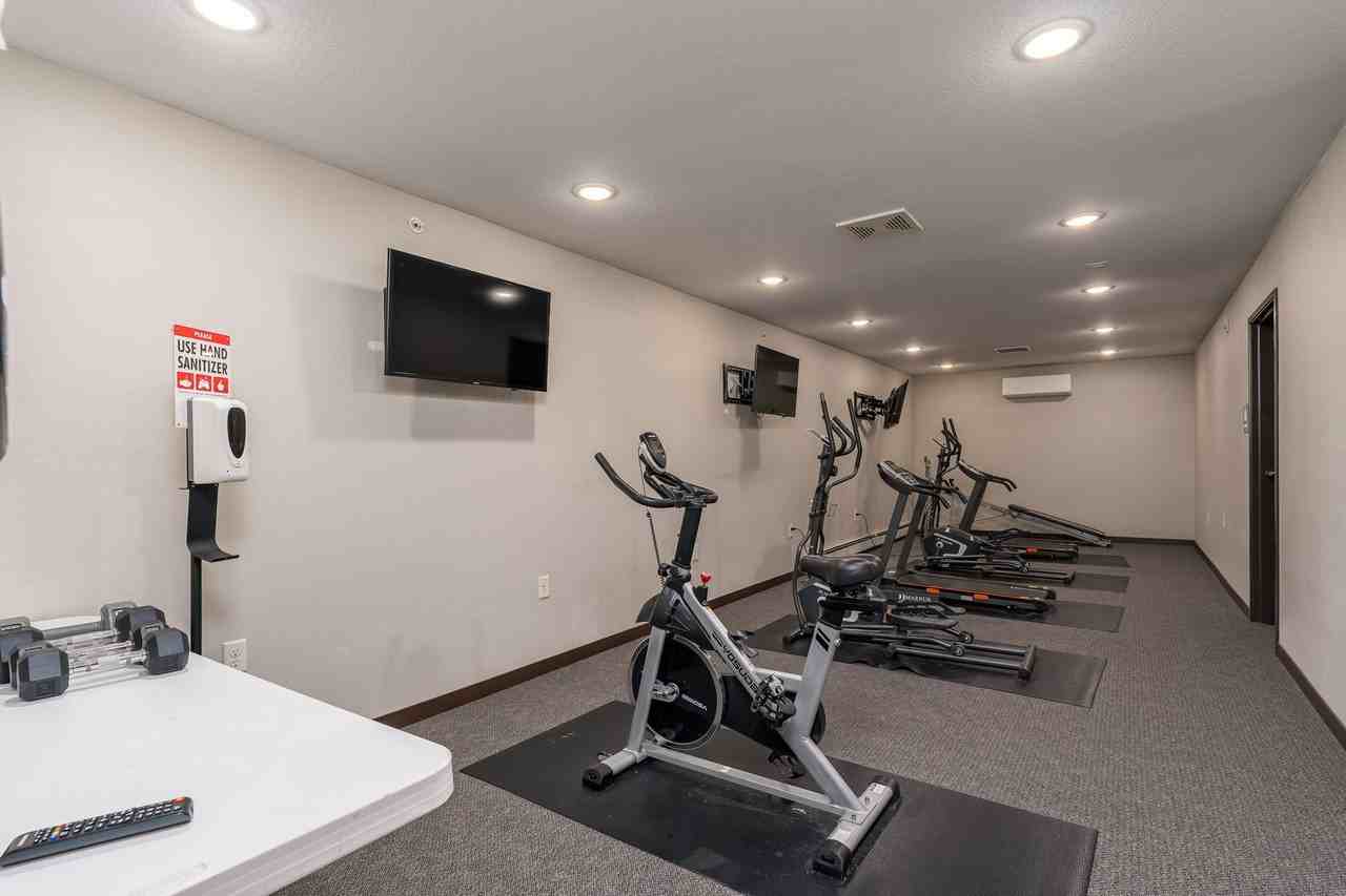 Lakeside Apartments - Photo 4 of 31