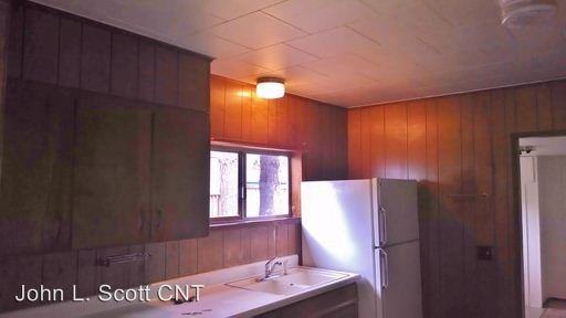 1403 Oxford Ave - Photo 3 of 13