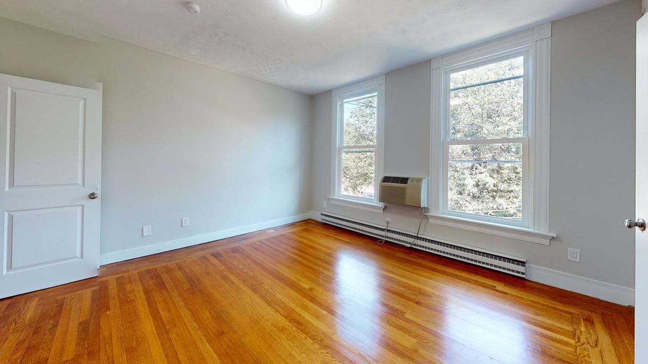 140 Cottage St - Photo 7 of 28