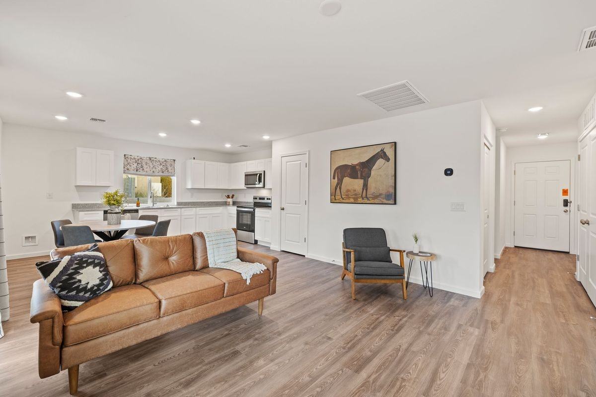 15763 S Maverick Trl - Photo 3 of 6