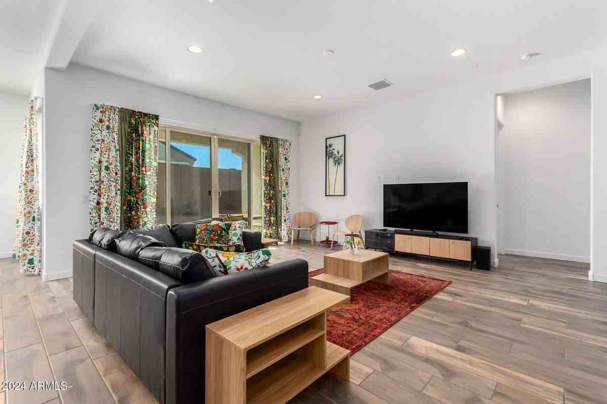 4015 W Mcneil St - Photo 2 of 13