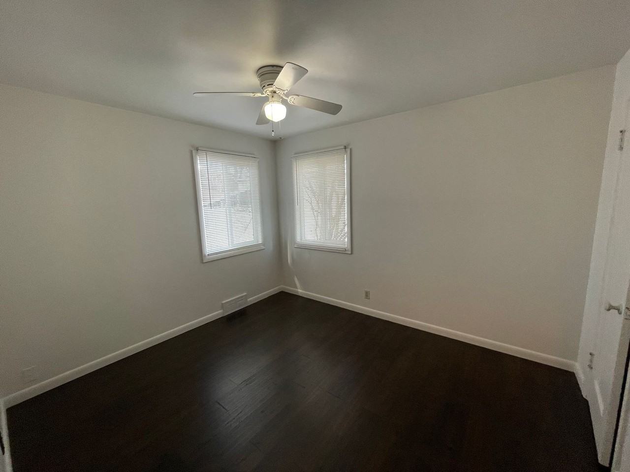 815 Simpson St - Photo 6 of 13