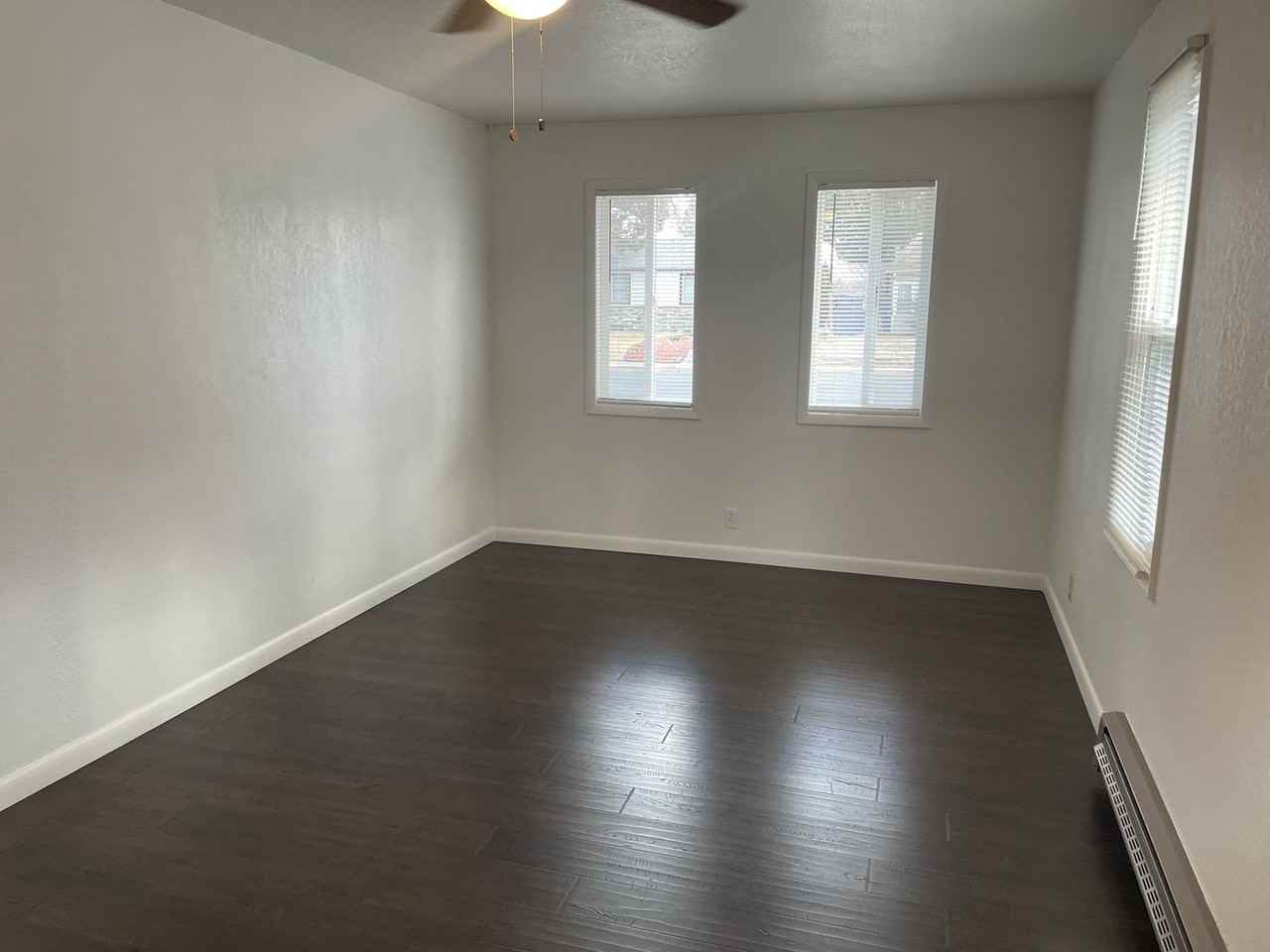 815 Simpson St - Photo 5 of 13