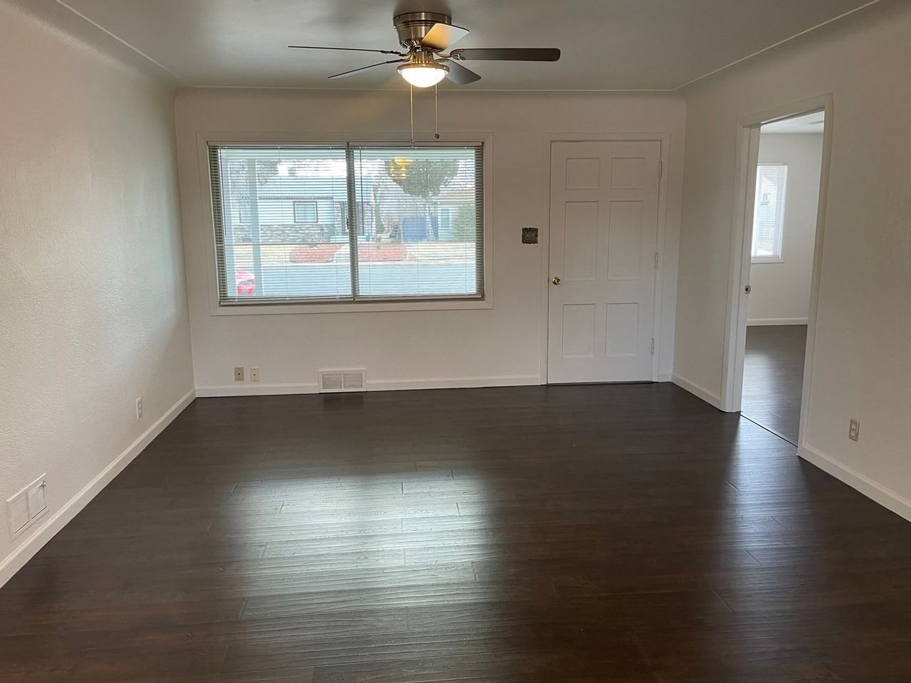 815 Simpson St - Photo 4 of 13