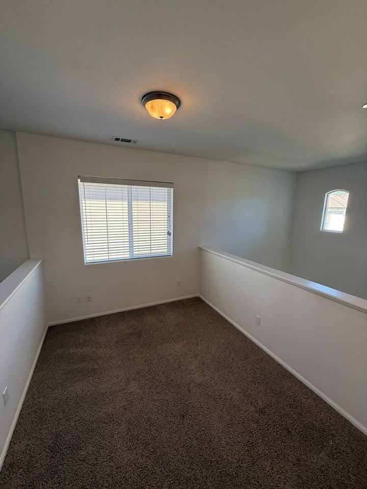 1945 Celebration Ave - Photo 7 of 19