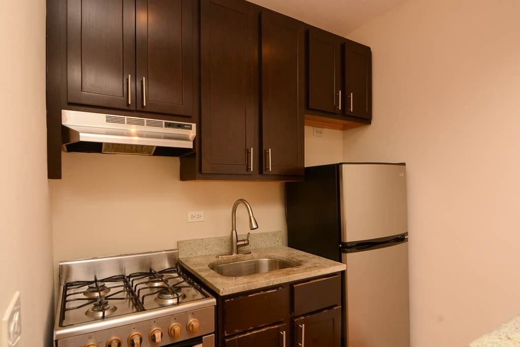 4614 N Paulina St #412 - Photo 4 of 20