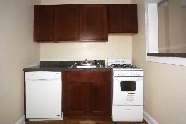 1347 N Dearborn St #504 - Photo 3 of 15