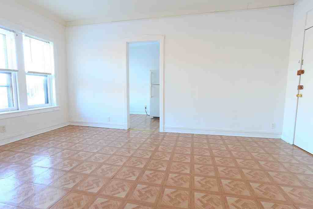 2244 W Wilson Ave #308 - Photo 5 of 11