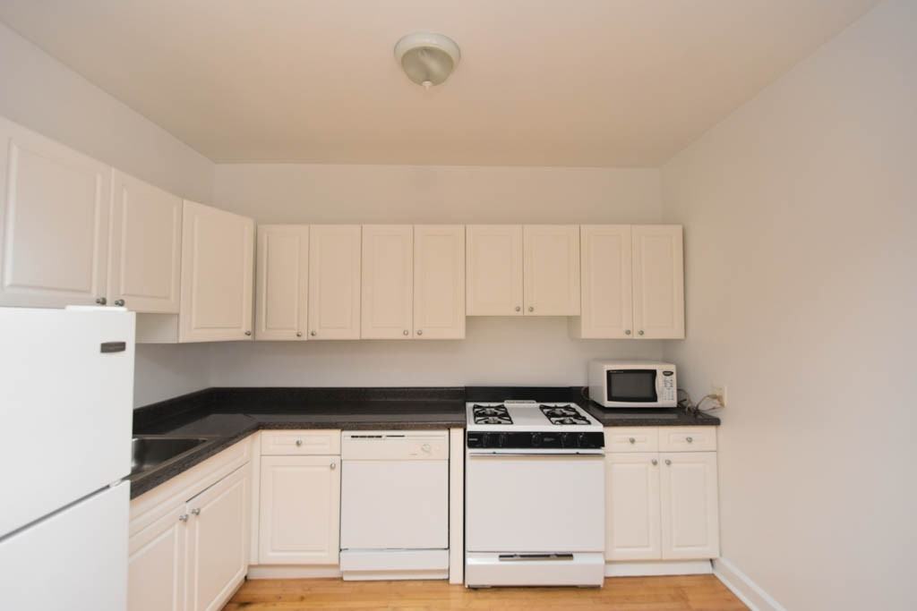 342 Park Ave #4B - Photo 2 of 20