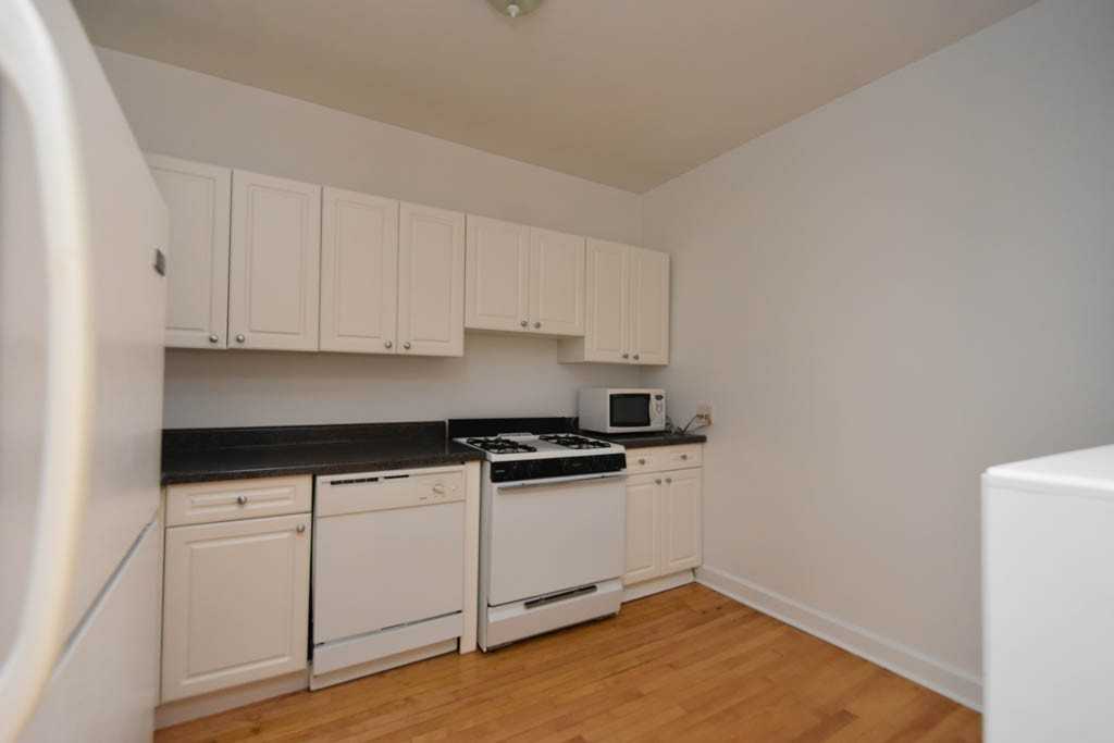 342 Park Ave #4B - Photo 3 of 20