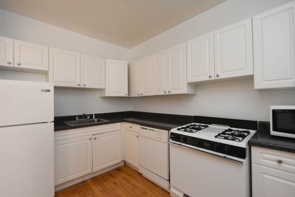 342 Park Ave #4B - Photo 4 of 20