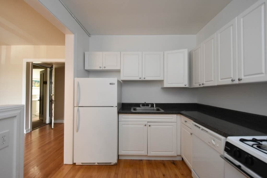 342 Park Ave #4B - Photo 5 of 20