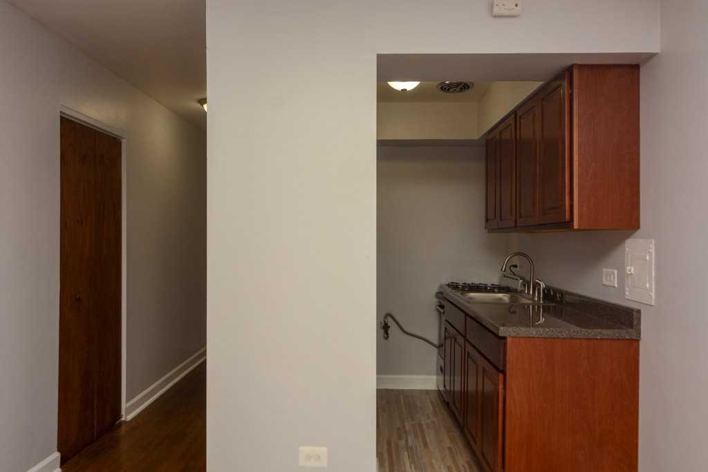 1040 W Hollywood Ave #320 - Photo 3 of 20