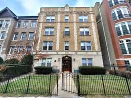 featured image of 640 W Wrightwood Ave #115
