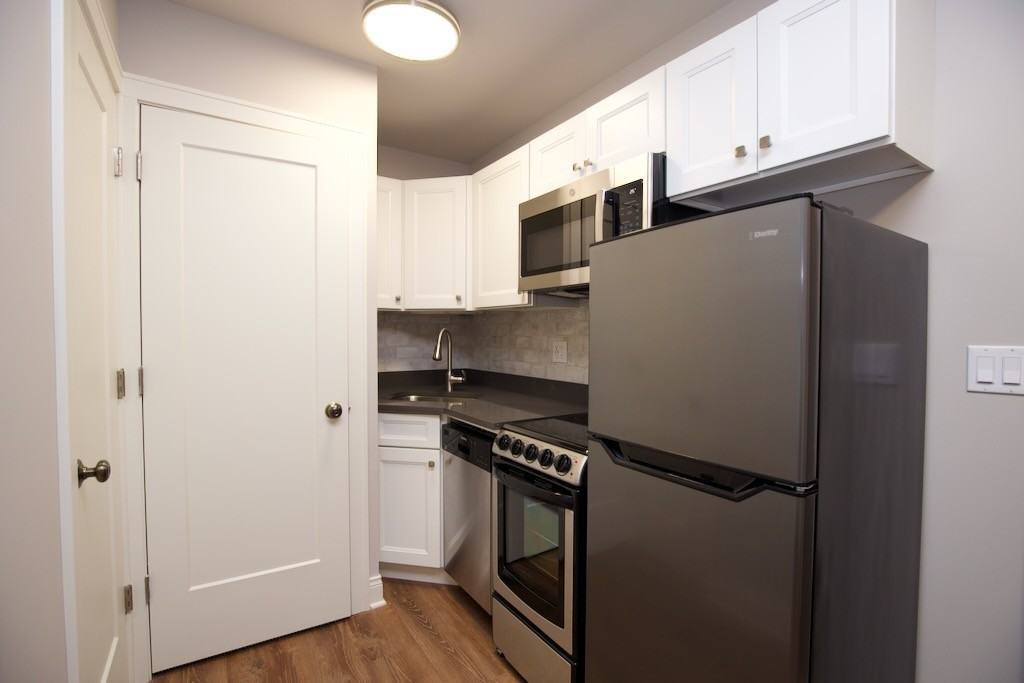 640 W Wrightwood Ave #115 - Photo 2 of 20