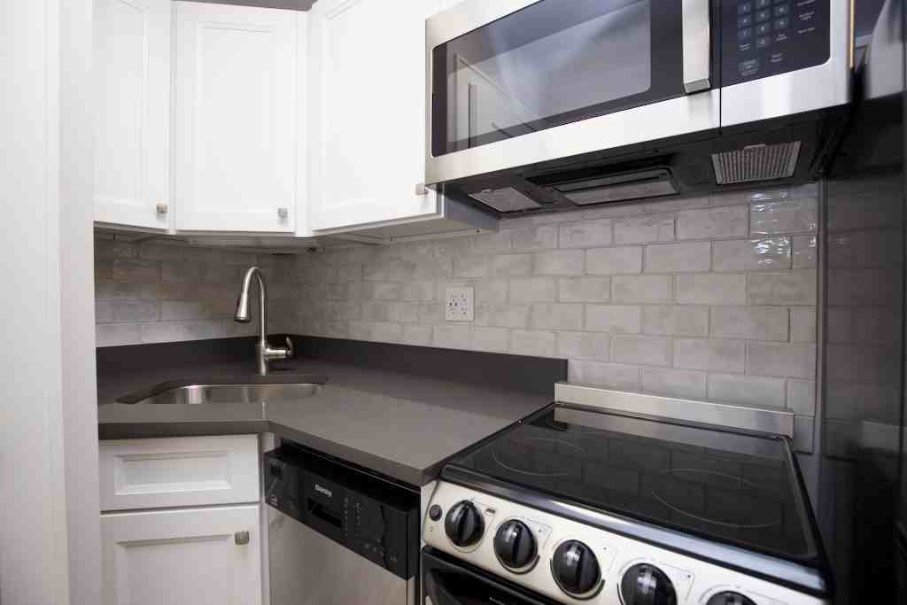 640 W Wrightwood Ave #115 - Photo 3 of 20
