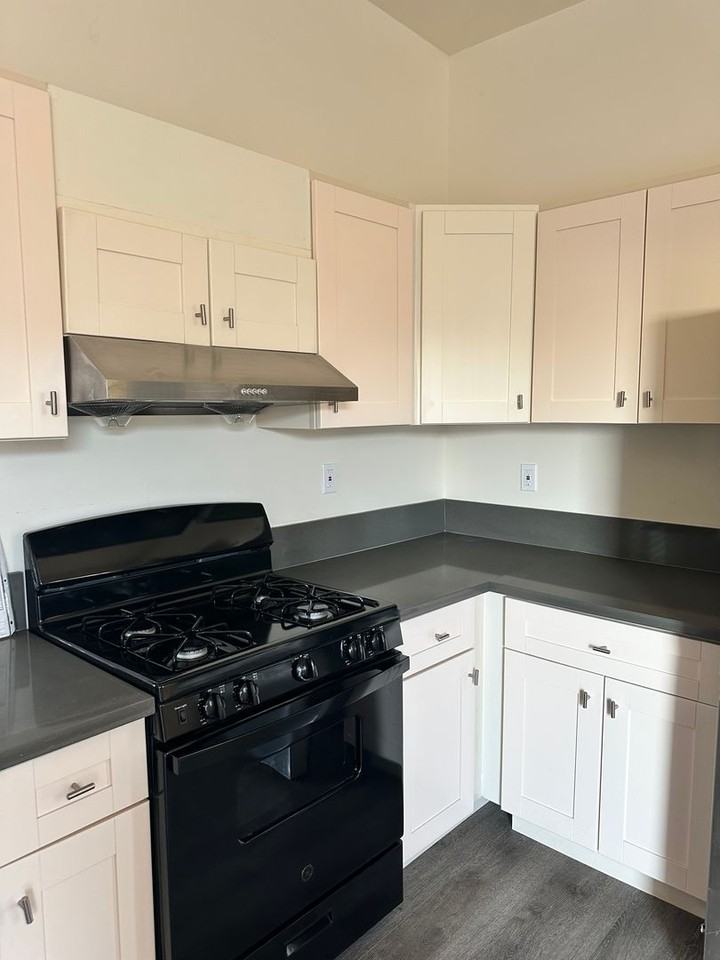 Hitching Post - Photo 4 of 18