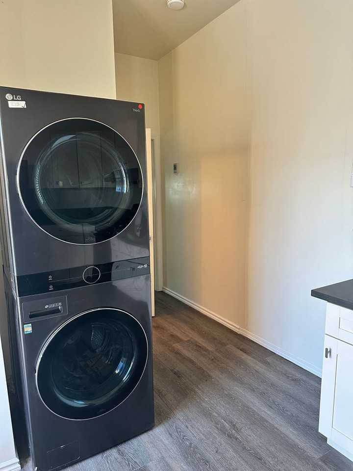 Hitching Post - Photo 6 of 18